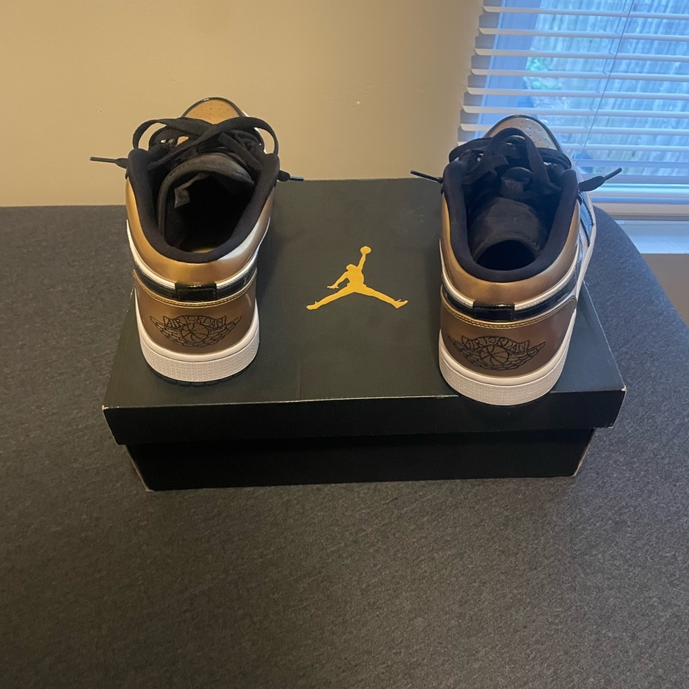 Jordan 1 Low ‘Gold Toe’ size 12